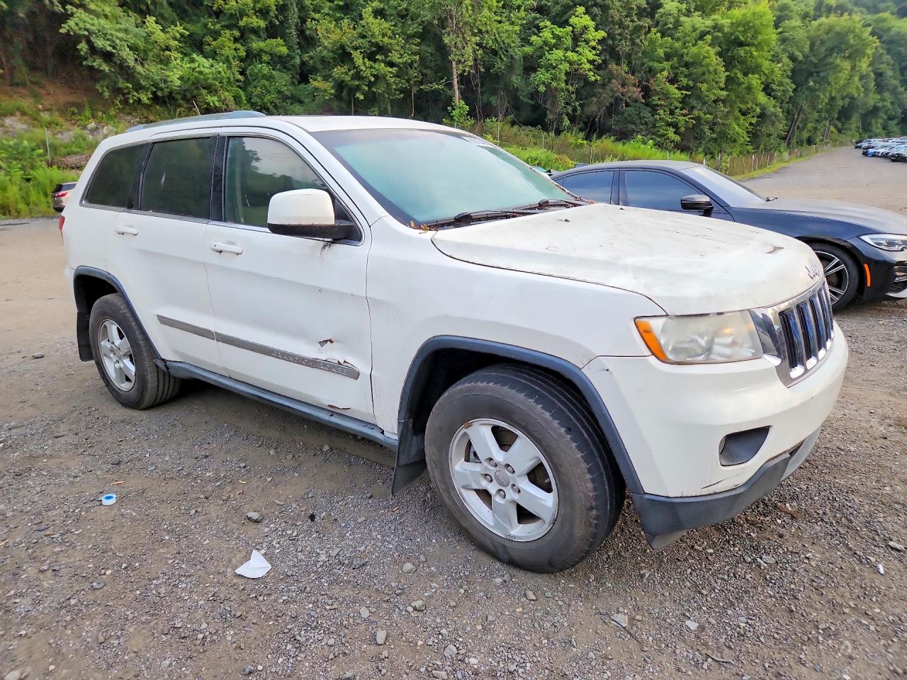 2011 Jeep Grand Cherokee Laredo White vin: 1J4RR4GG3BC576295