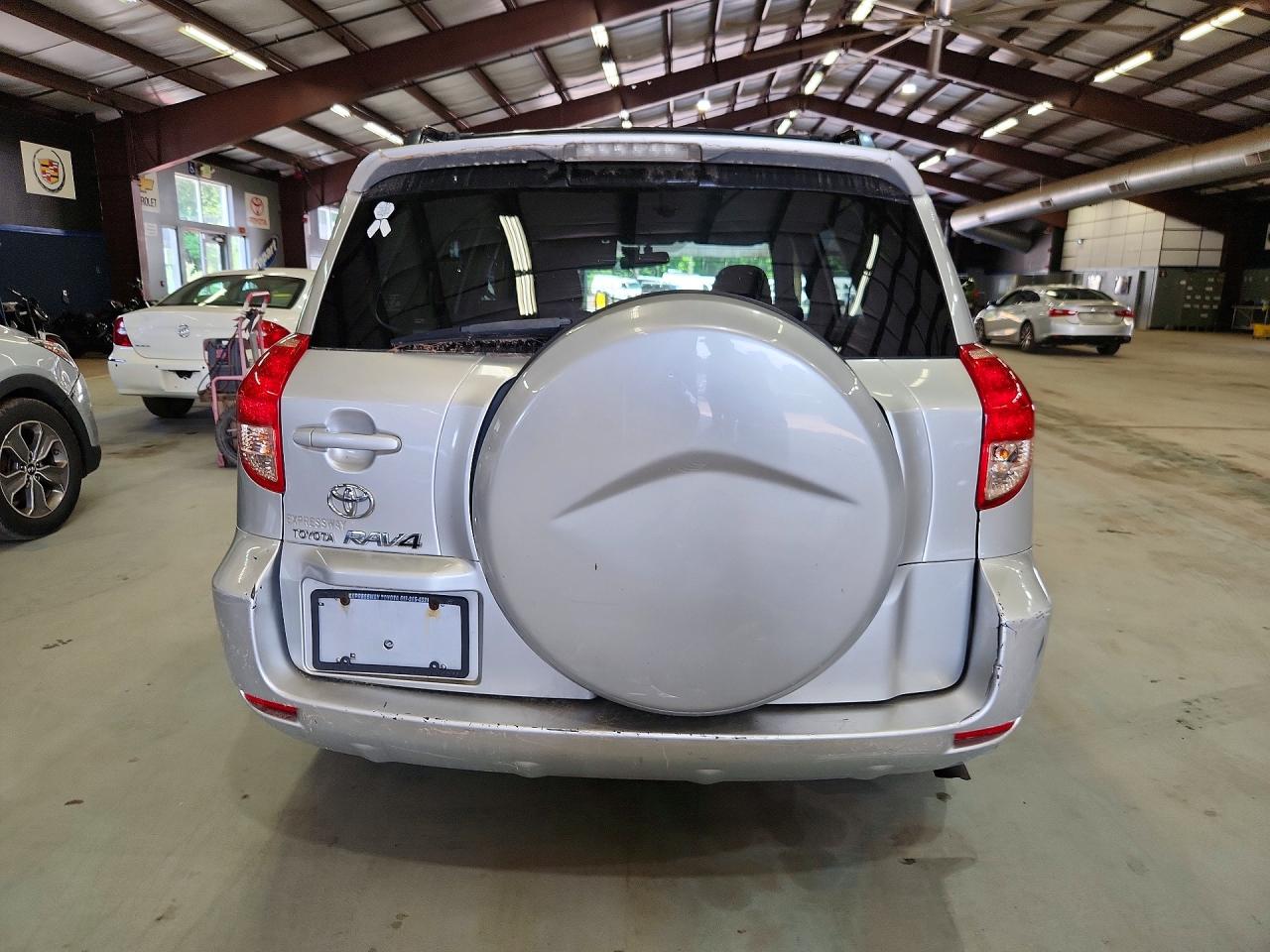 2008 Toyota Rav4 Base Серебряный vin: JTMZD33V085116494