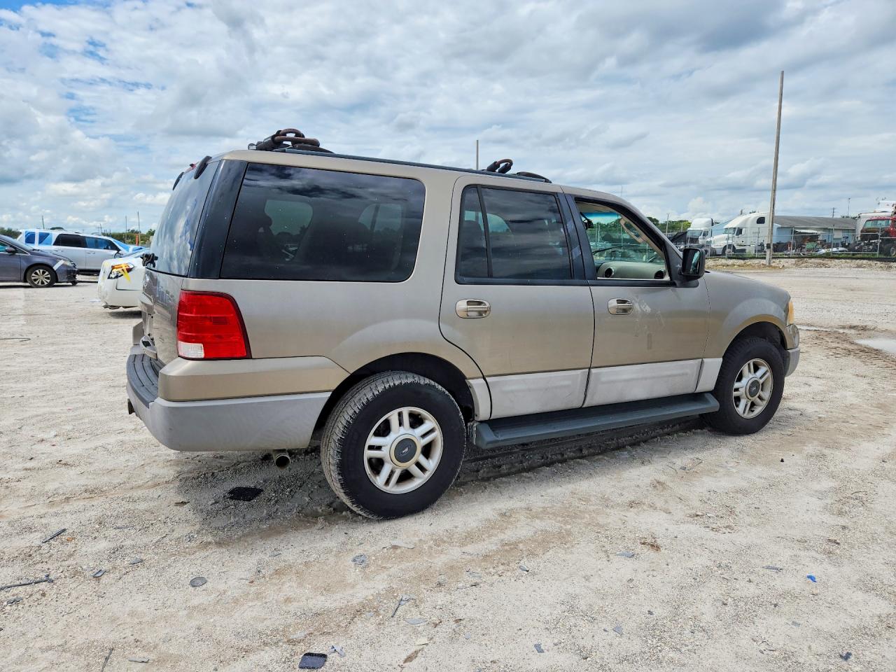 2003 Ford Expedition Xlt Cream vin: 1FMRU15W23LA96890