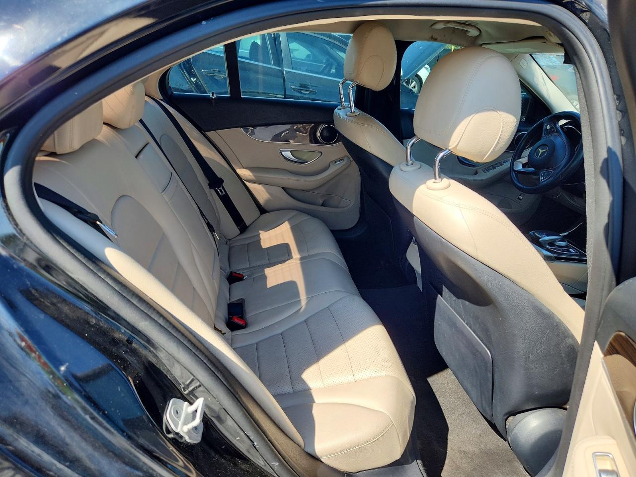 2015 Mercedes-benz C 300 Black vin: 55SWF4JB2FU088008
