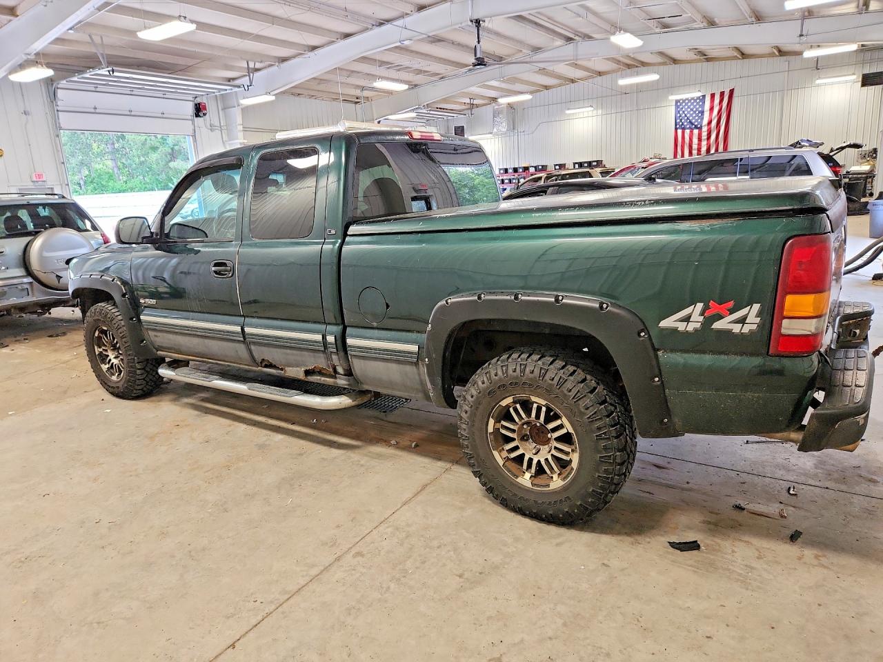 2001 Chevrolet Silverado K1500 Зеленый vin: 2GCEK19V711352096