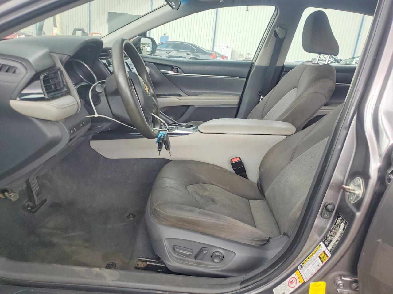 2018 Toyota Camry Le Серый vin: 4T1B11HK4JU141399