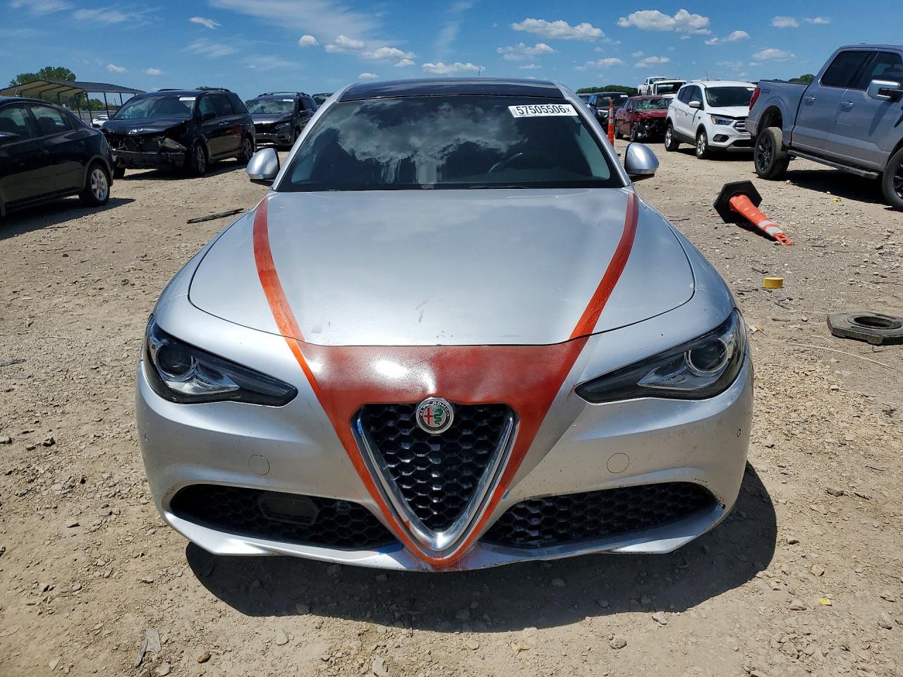 2017 Alfa Romeo Giulia Ti Q4 Серебряный vin: ZARFAEEN4H7554496