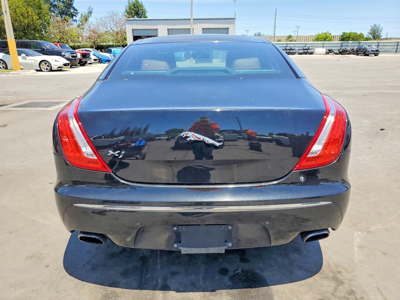 2012 Jaguar Xj Supercharged Черный vin: SAJWA1GE5CMV34303