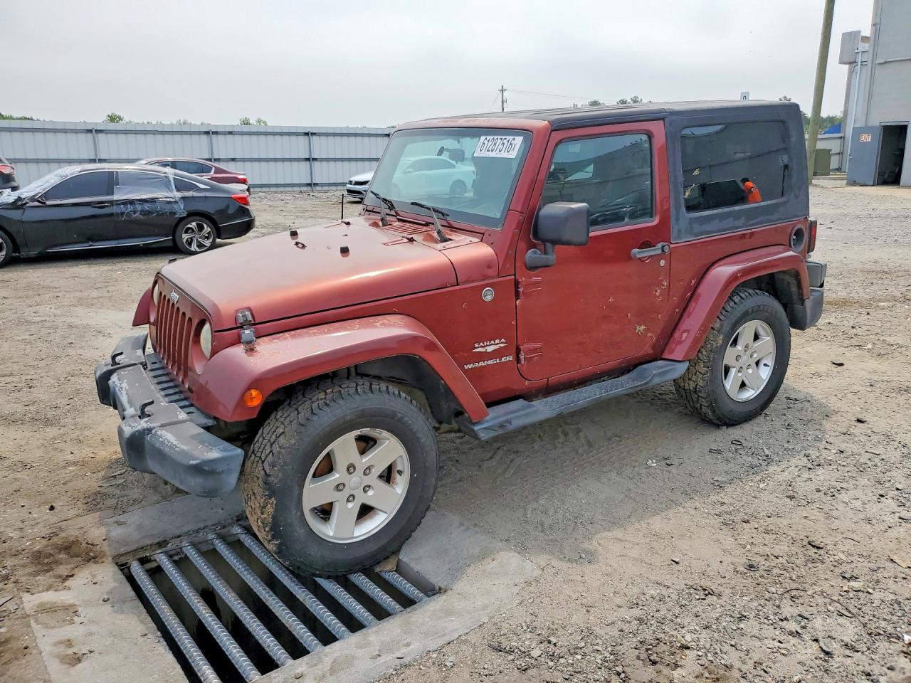 2007 Jeep Wrangler Sahara Red vin: 1J8FA54177L135775