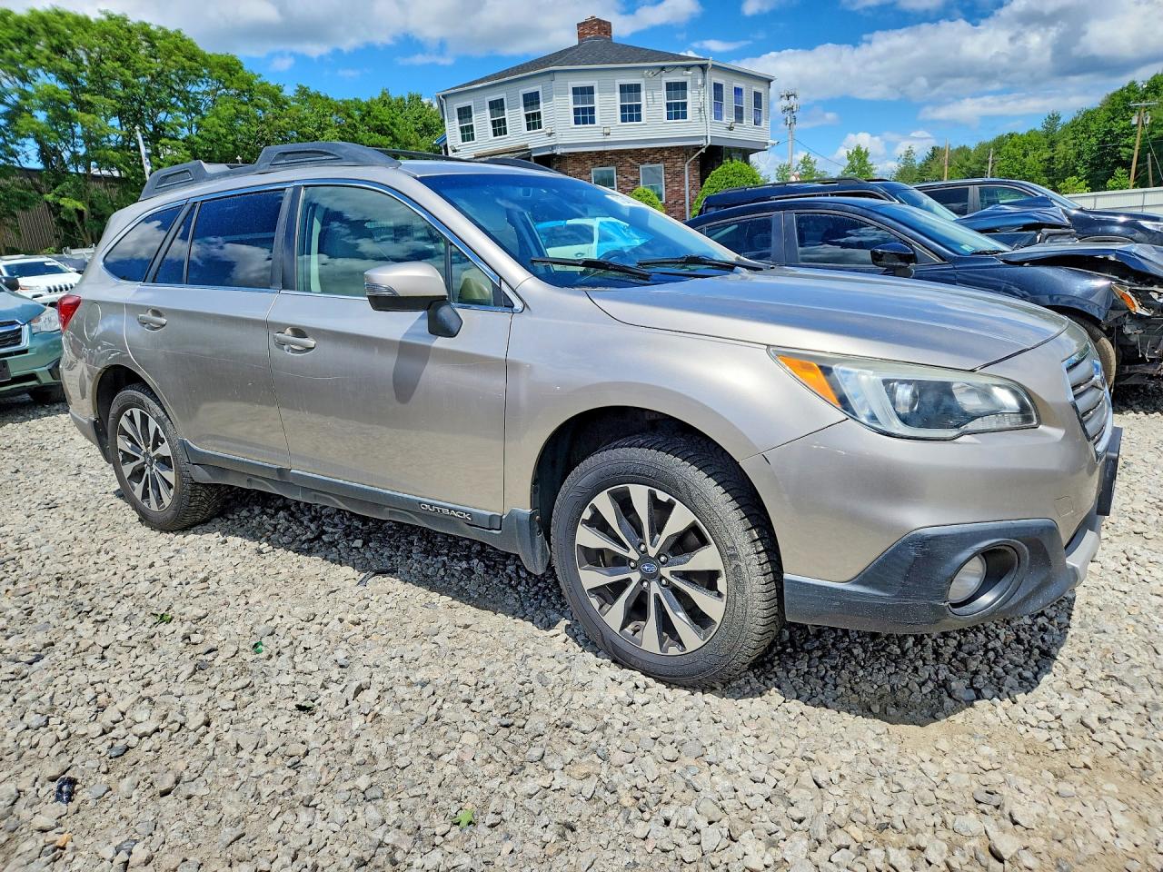 2017 Subaru Outback 2.5i Limited Silver vin: 4S4BSANC4H3221358