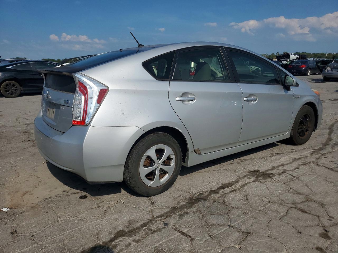 2012 Toyota Prius Two Серебряный vin: JTDKN3DU3C5412347