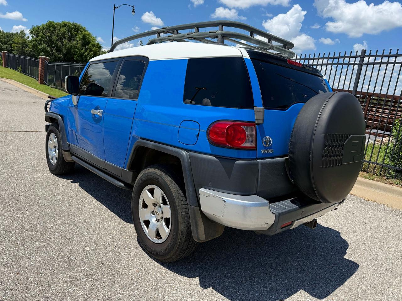 2007 Toyota Fj Cruiser Base Blue vin: JTEBU11F170076998