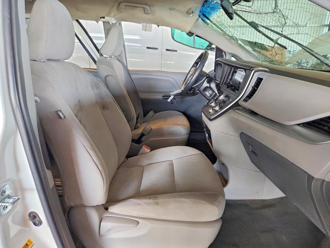 2015 Toyota Sienna L 7-passenger White vin: 5TDZK3DC5FS600753