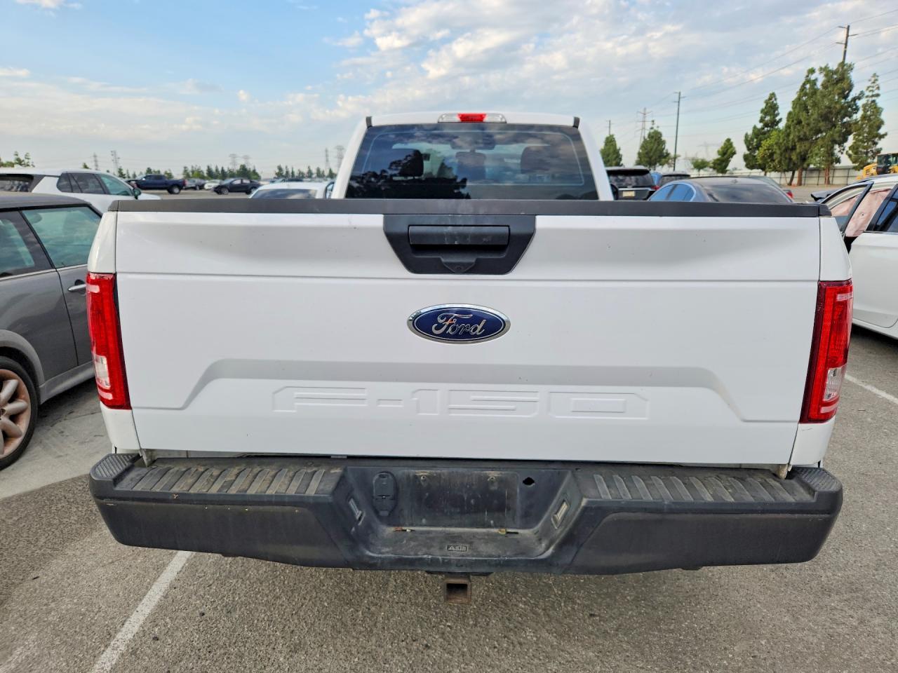2015 Ford F150 White vin: 1FTMF1C88FKE52461