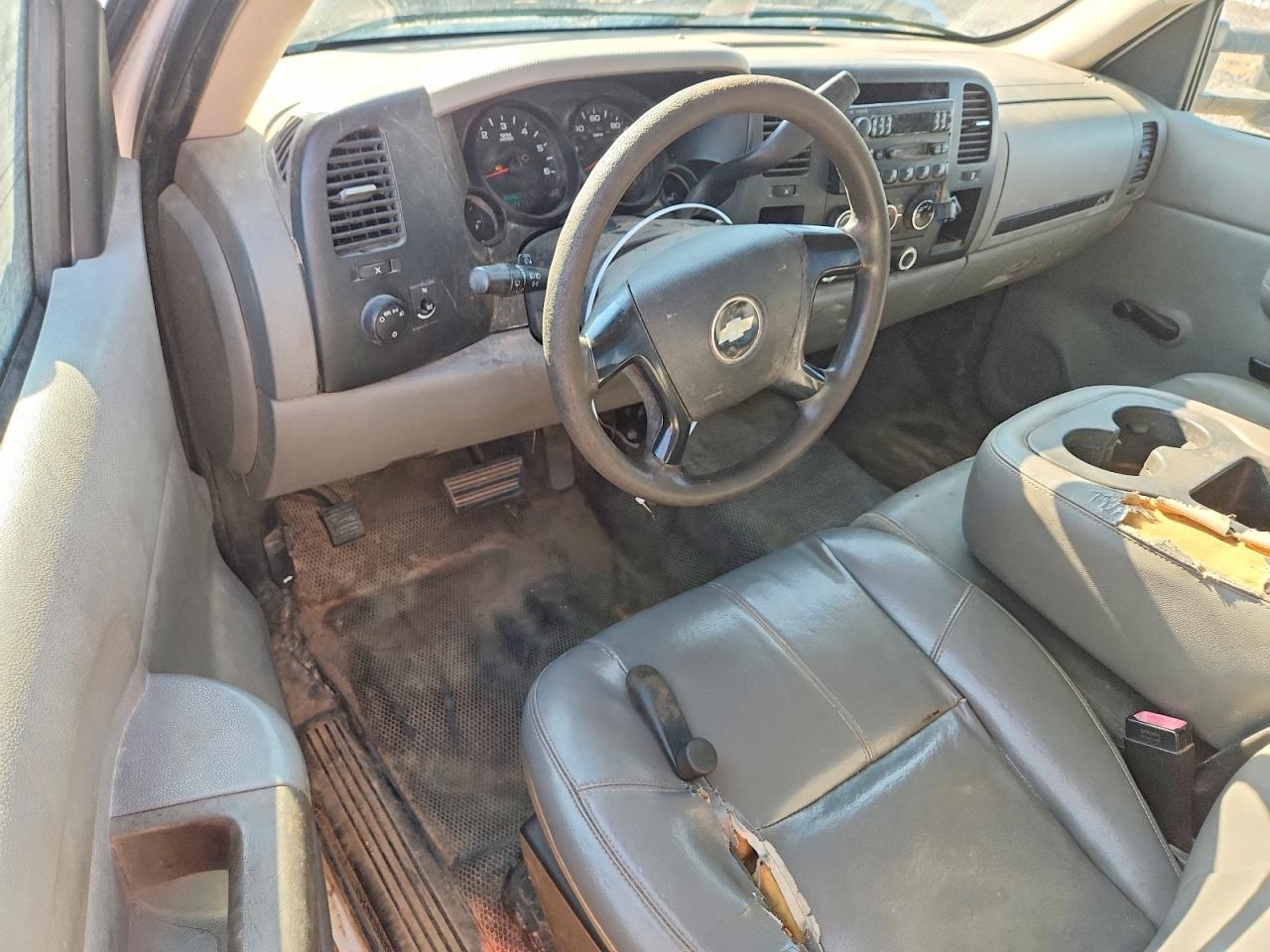 2007 Chevrolet Silverado C1500 Classic White vin: 1GCEC14X17Z632229