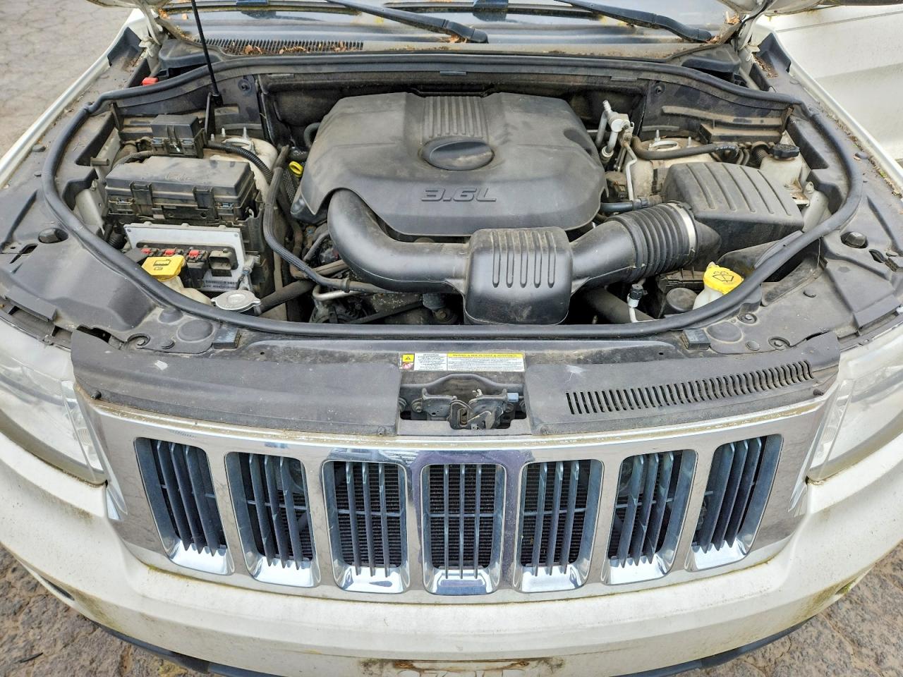 2011 Jeep Grand Cherokee Laredo Белый vin: 1J4RS4GGXBC541032