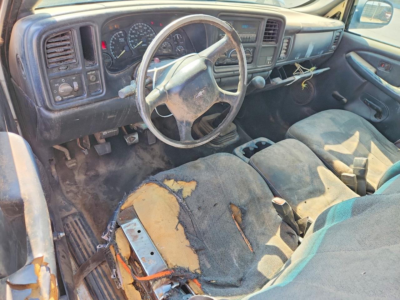2000 Chevrolet Silverado C1500 White vin: 2GCEC19W1Y1310863