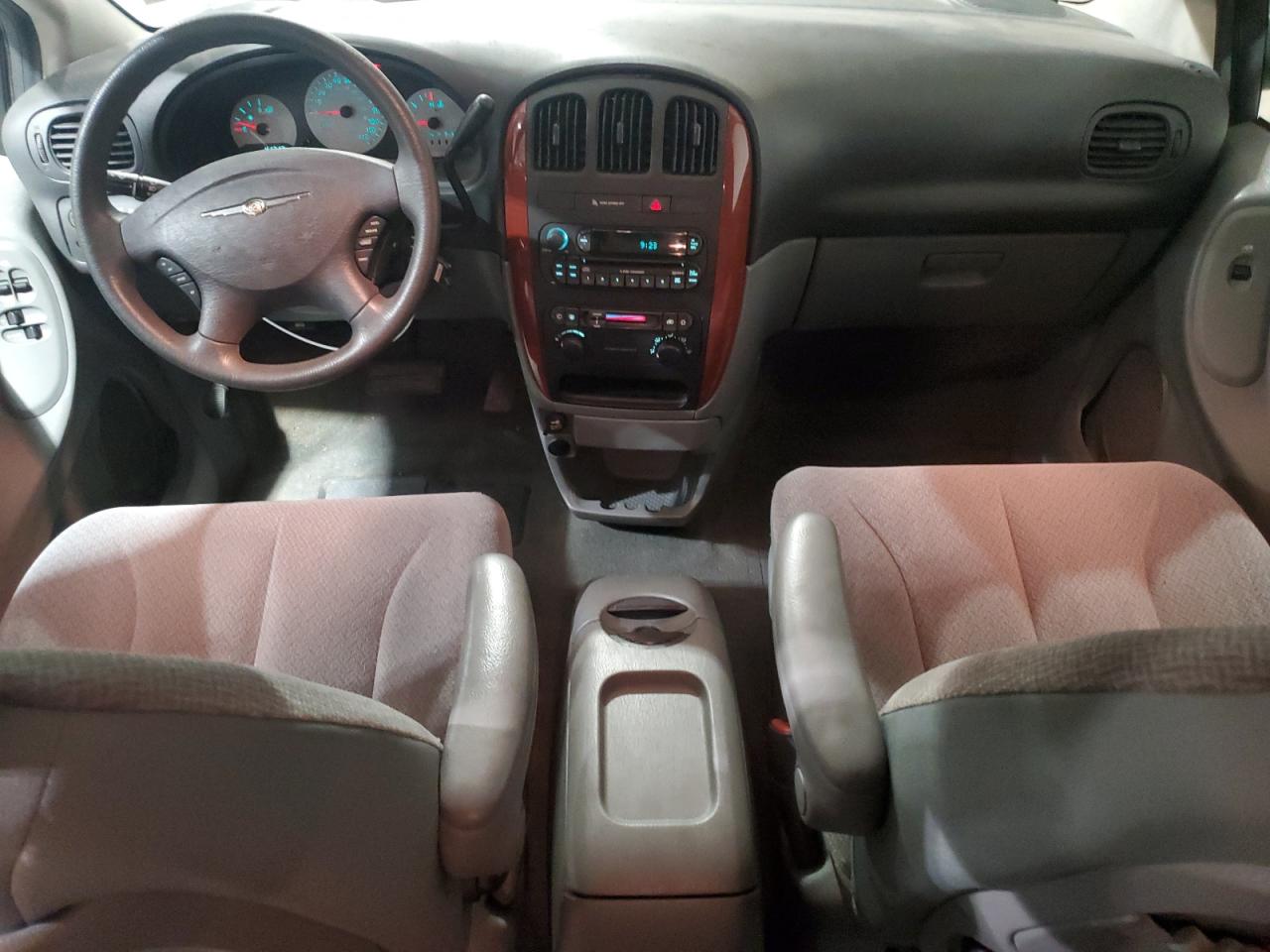2006 Chrysler Town & Country Silver vin: 1A4GP45R56B690926