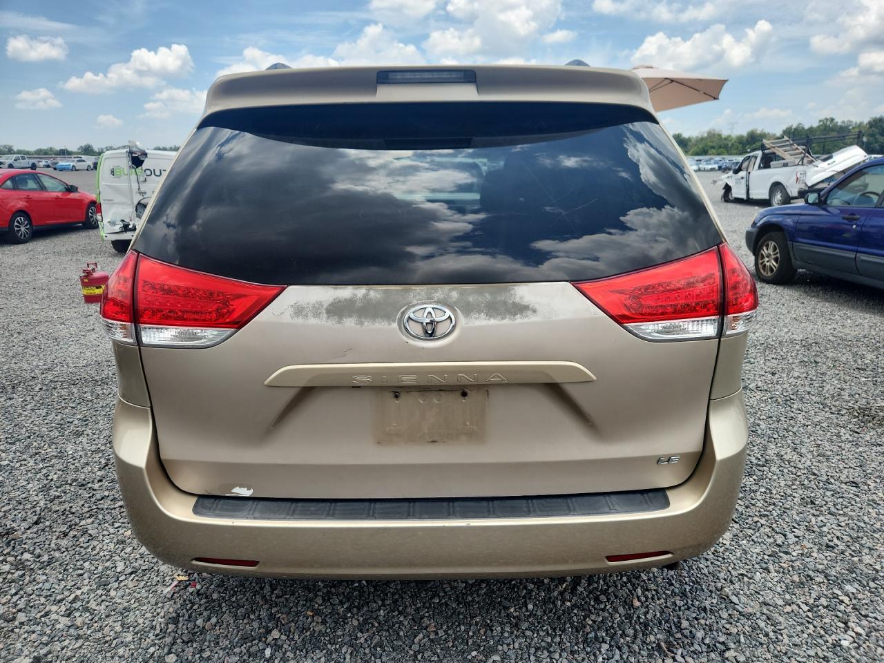 2011 Toyota Sienna Le Gold vin: 5TDKK3DC4BS070481