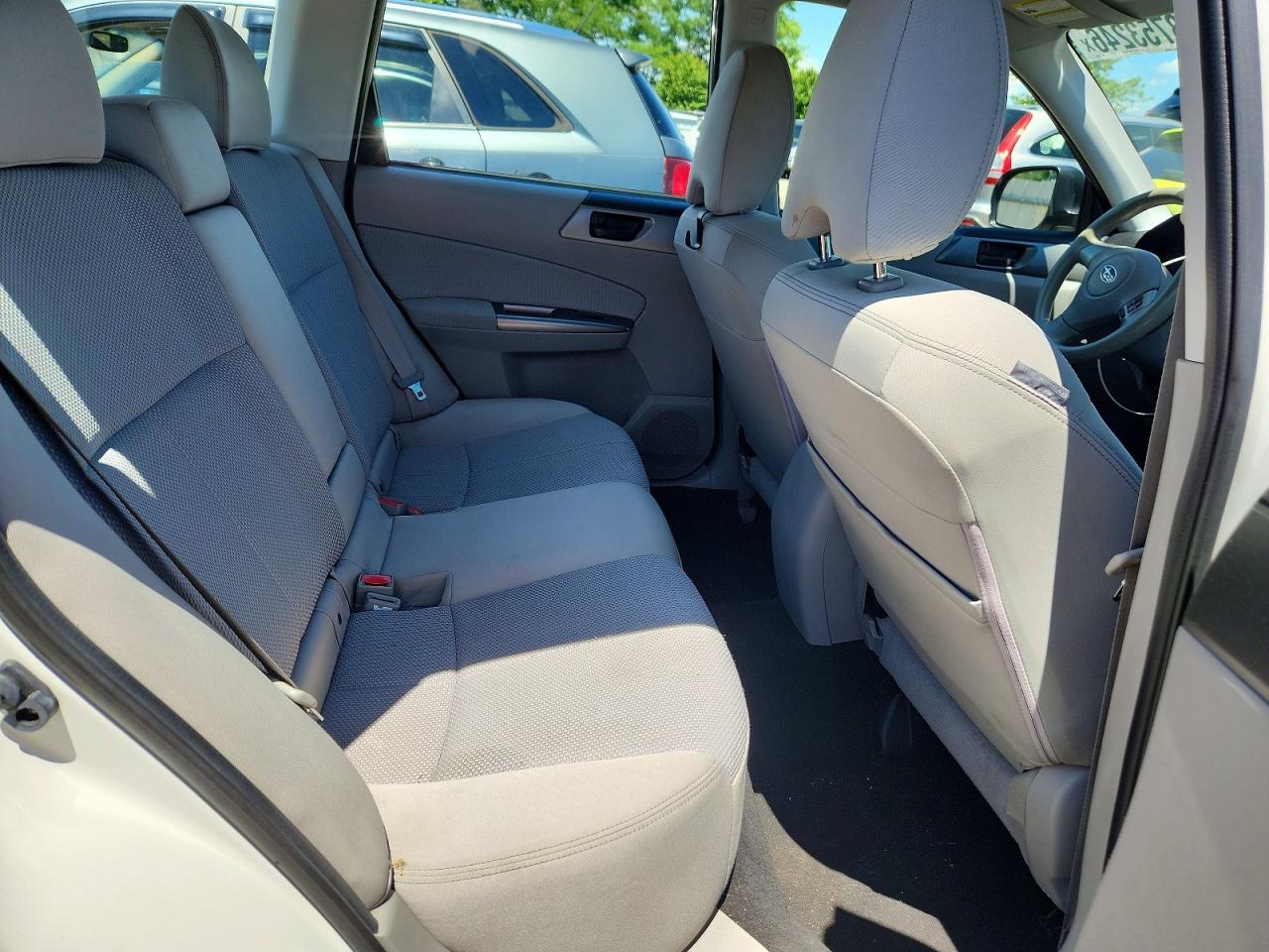 2012 Subaru Forester 2.5x White vin: JF2SHABC0CH439687