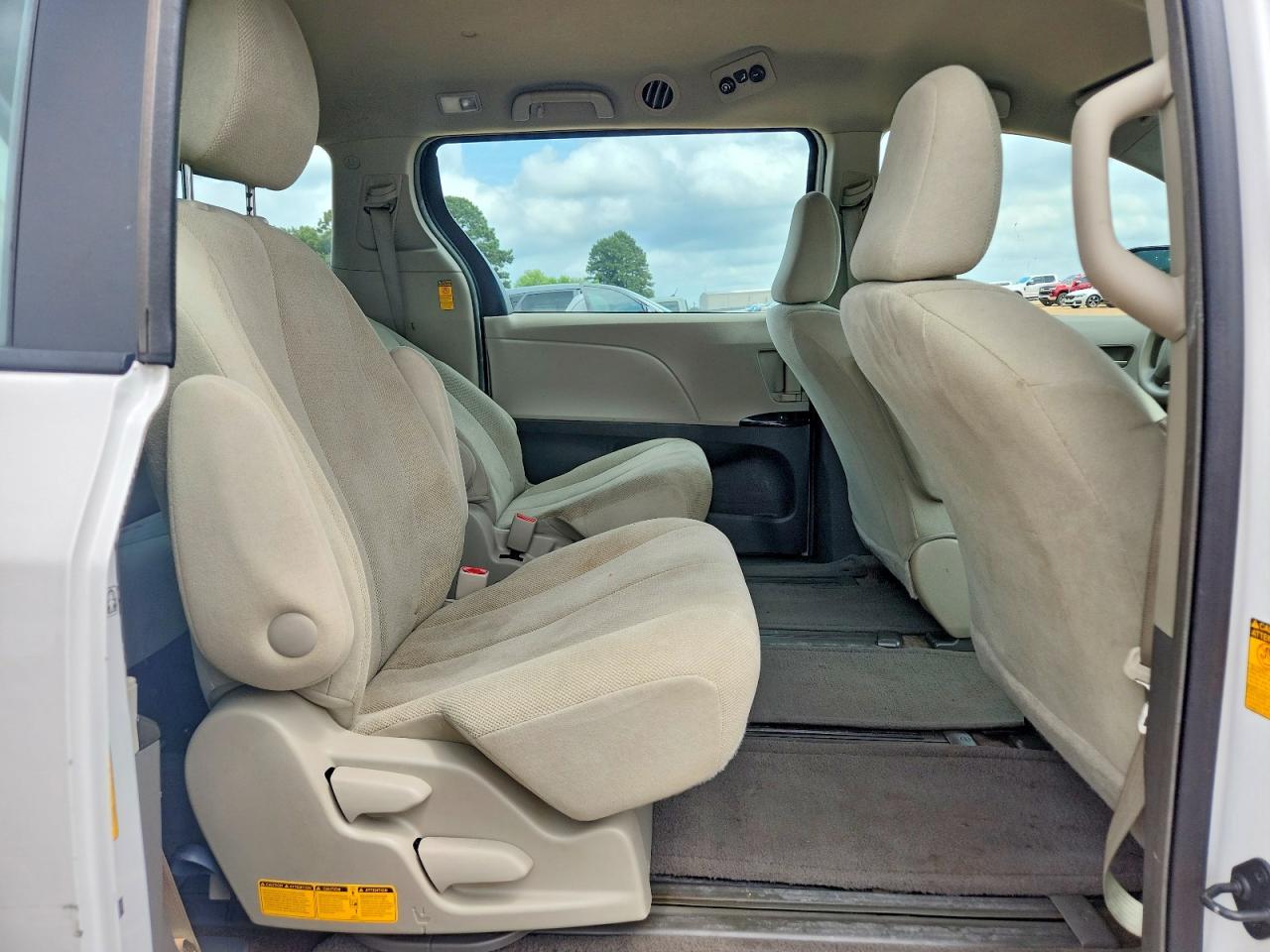 2014 Toyota Sienna L 7-passenger White vin: 5TDZK3DC9ES514182