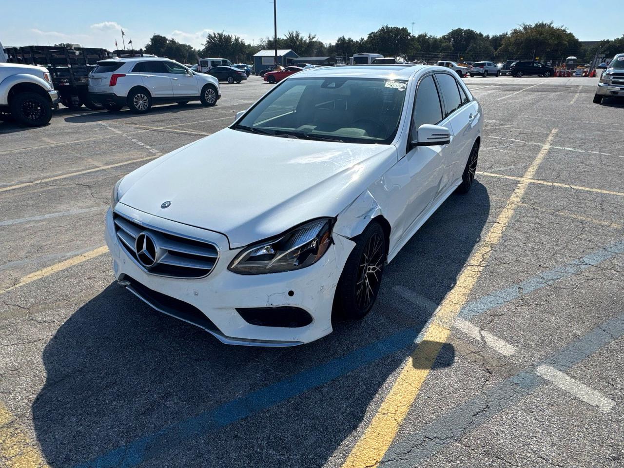 2014 Mercedes-benz E 350 White vin: WDDHF5KB6EA932532