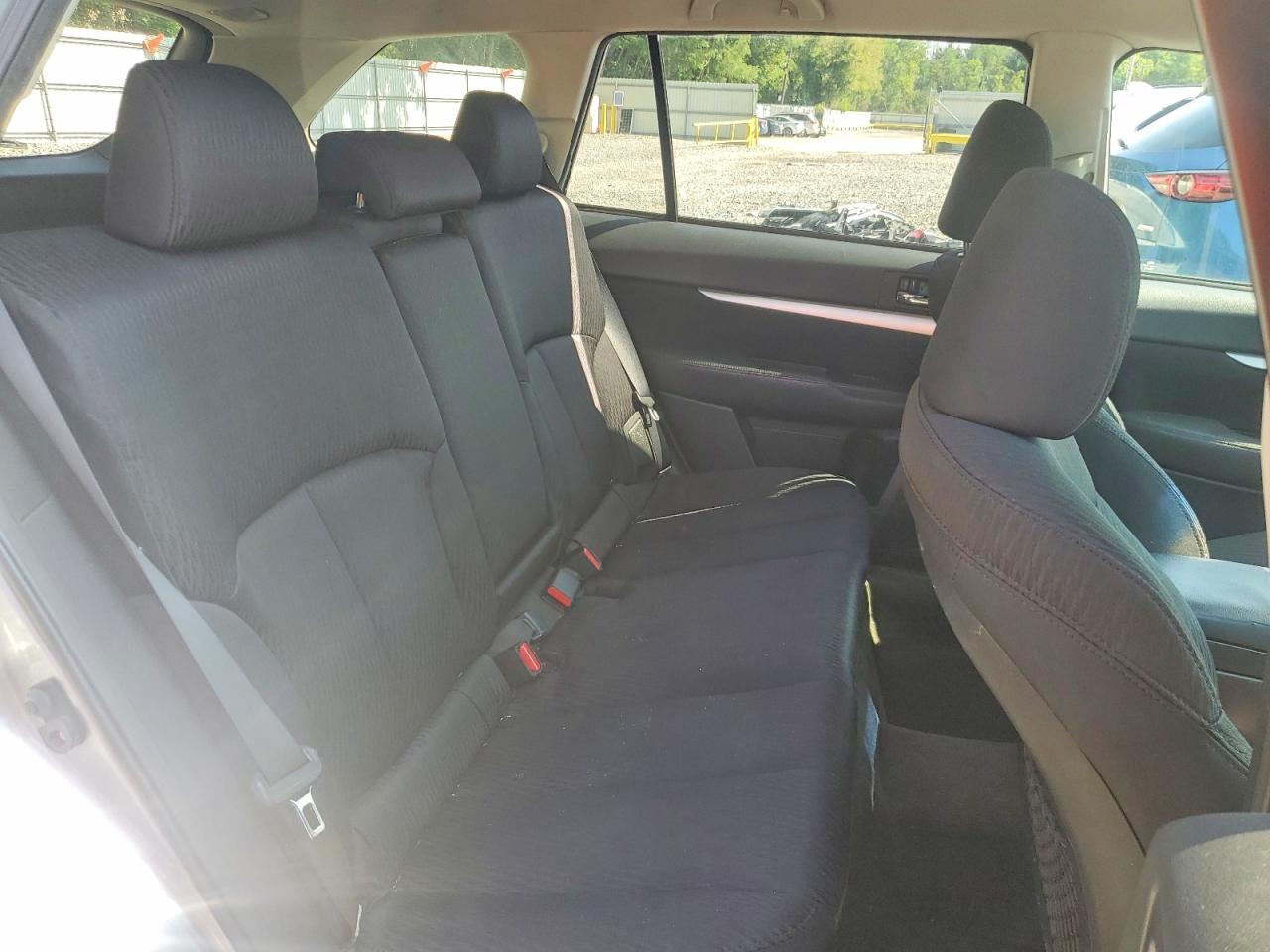 2011 Subaru Outback 2.5i Premium Silver vin: 4S4BRBCCXB3427635