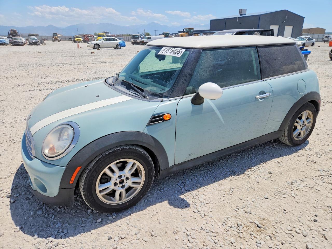 2011 Mini Cooper Blue vin: WMWSU3C51BT096323