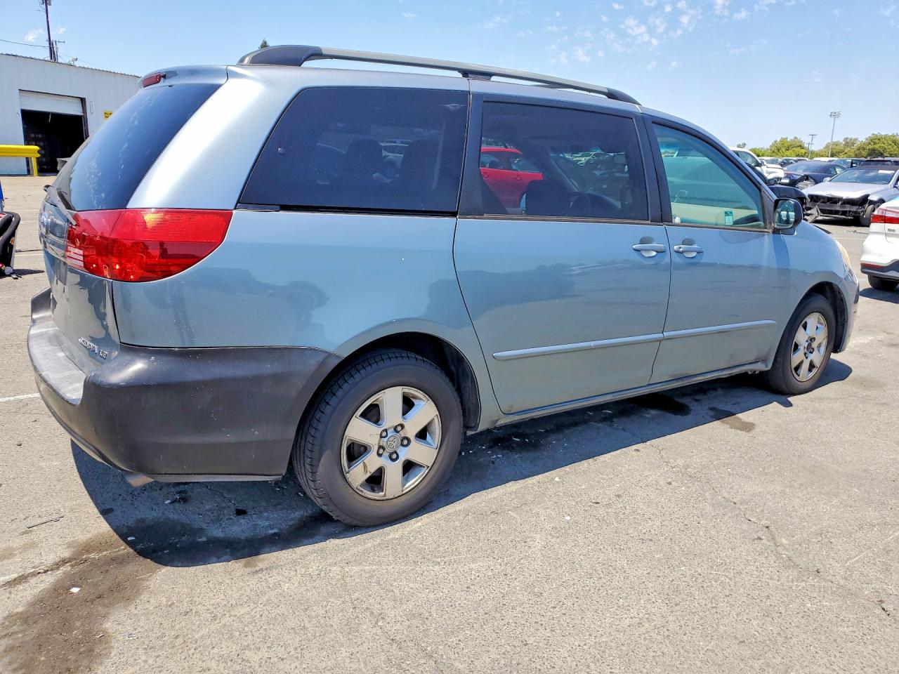 2004 Toyota Sienna Le 7 Passenger Blue vin: 5TDZA23C64S152339