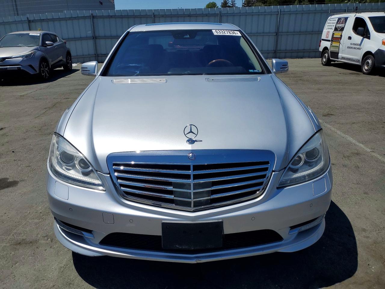 2012 Mercedes-benz S 550 Silver vin: WDDNG7DBXCA437174