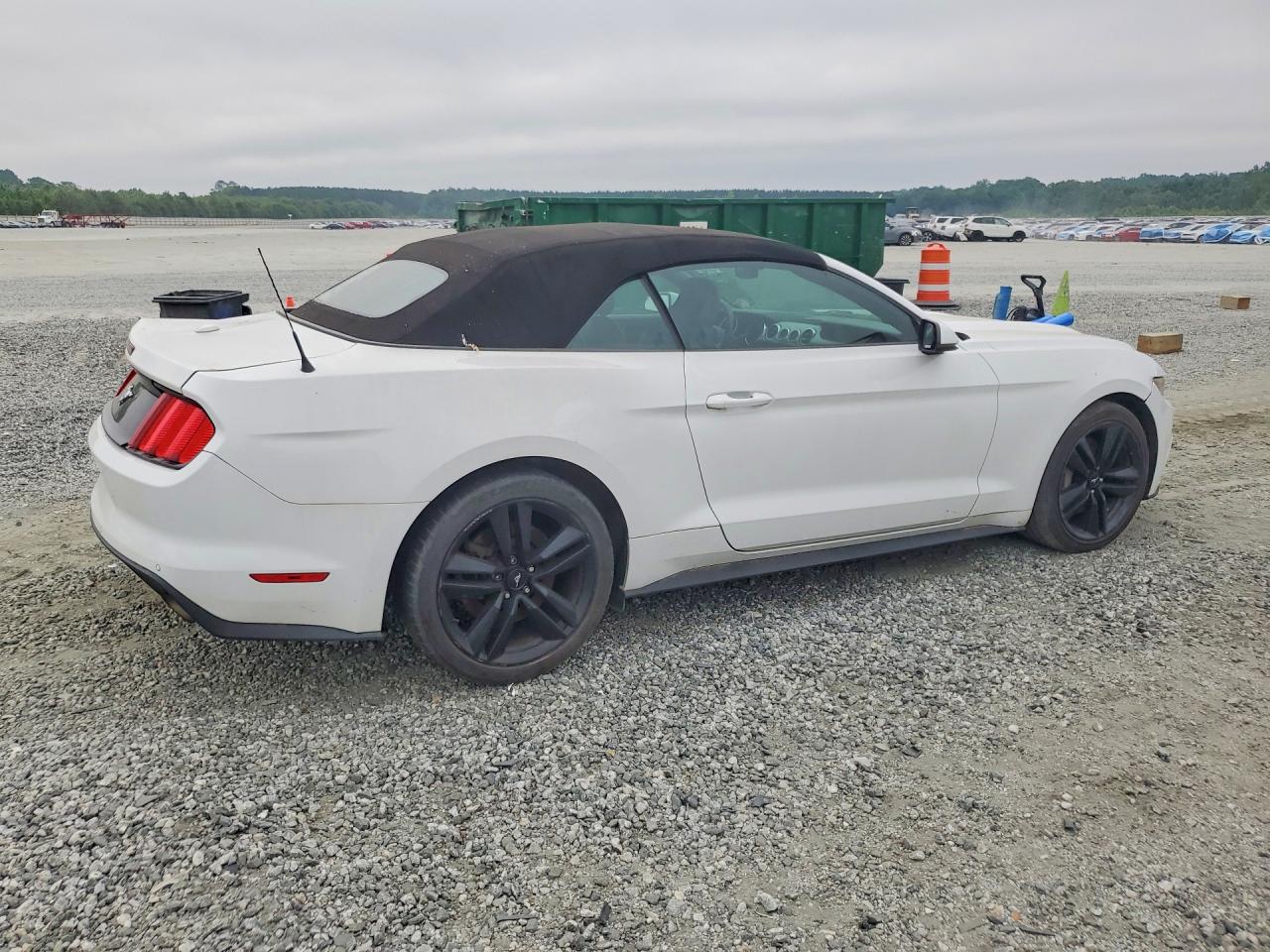 2015 Ford Mustang White vin: 1FATP8UH0F5429339
