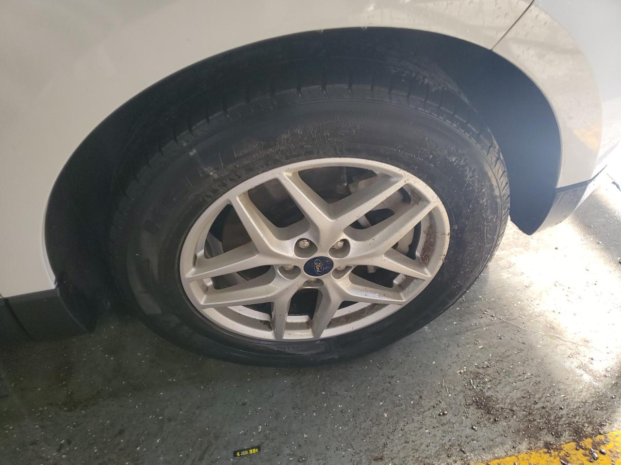 2021 Ford Edge Sel White vin: 2FMPK4J94MBA59369 Damage: Right Front Wheel, Curb Rash, 3 To 4 Inches