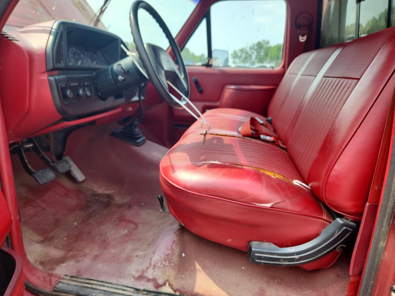 1988 Ford F150 Red vin: 1FTEF15Y3JNB74481