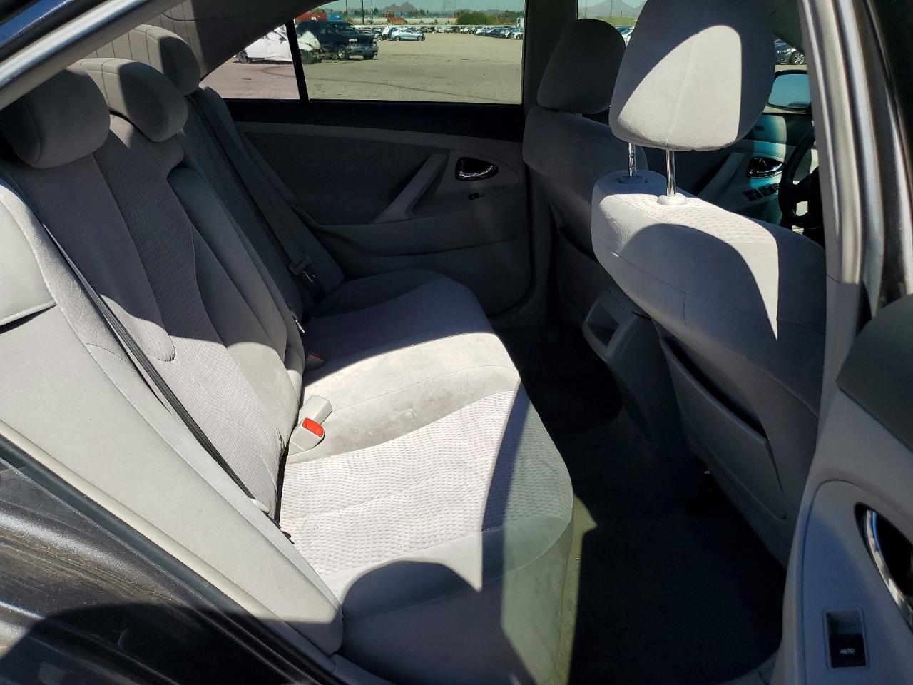 2011 Toyota Camry Le Charcoal vin: 4T4BF3EK2BR115621