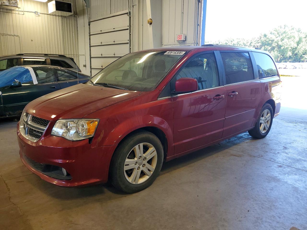 2011 Dodge Grand Caravan Crew Maroon vin: 2D4RN5DG5BR654520