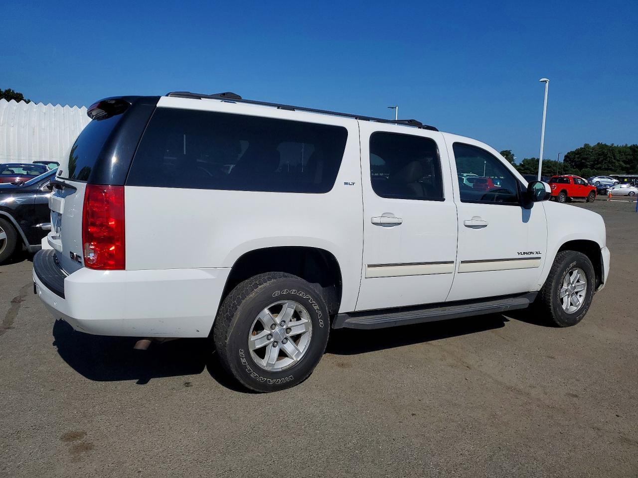 2014 Gmc Yukon Xl K1500 Slt White vin: 1GKS2KE73ER148915