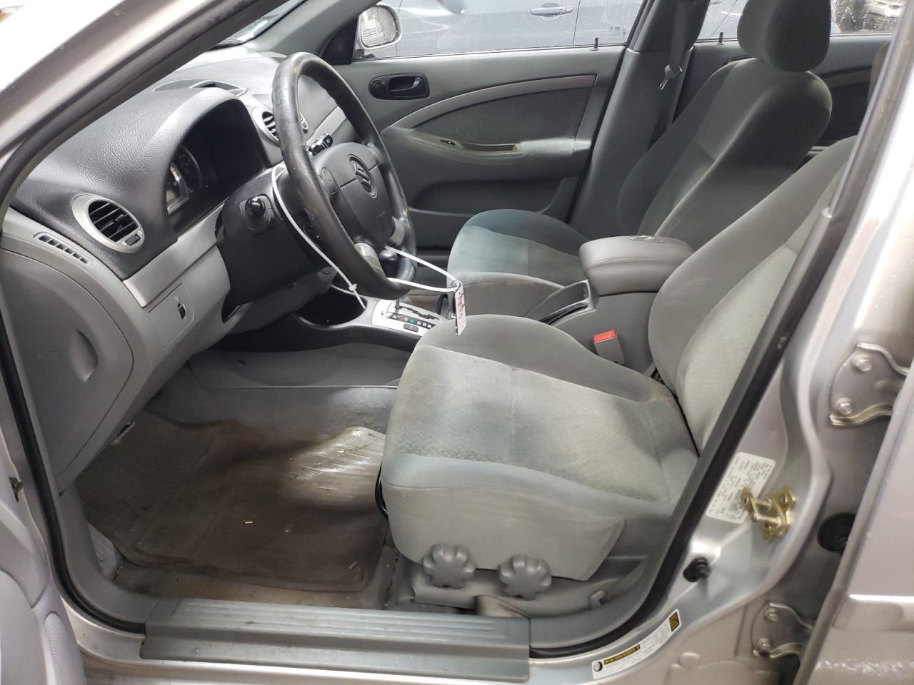 2005 Suzuki Forenza S Silver vin: KL5JD86ZX5K084620