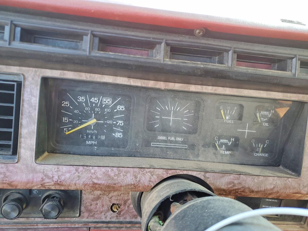 1985 Ford F250 Red vin: 1FTHF2614FPB38556