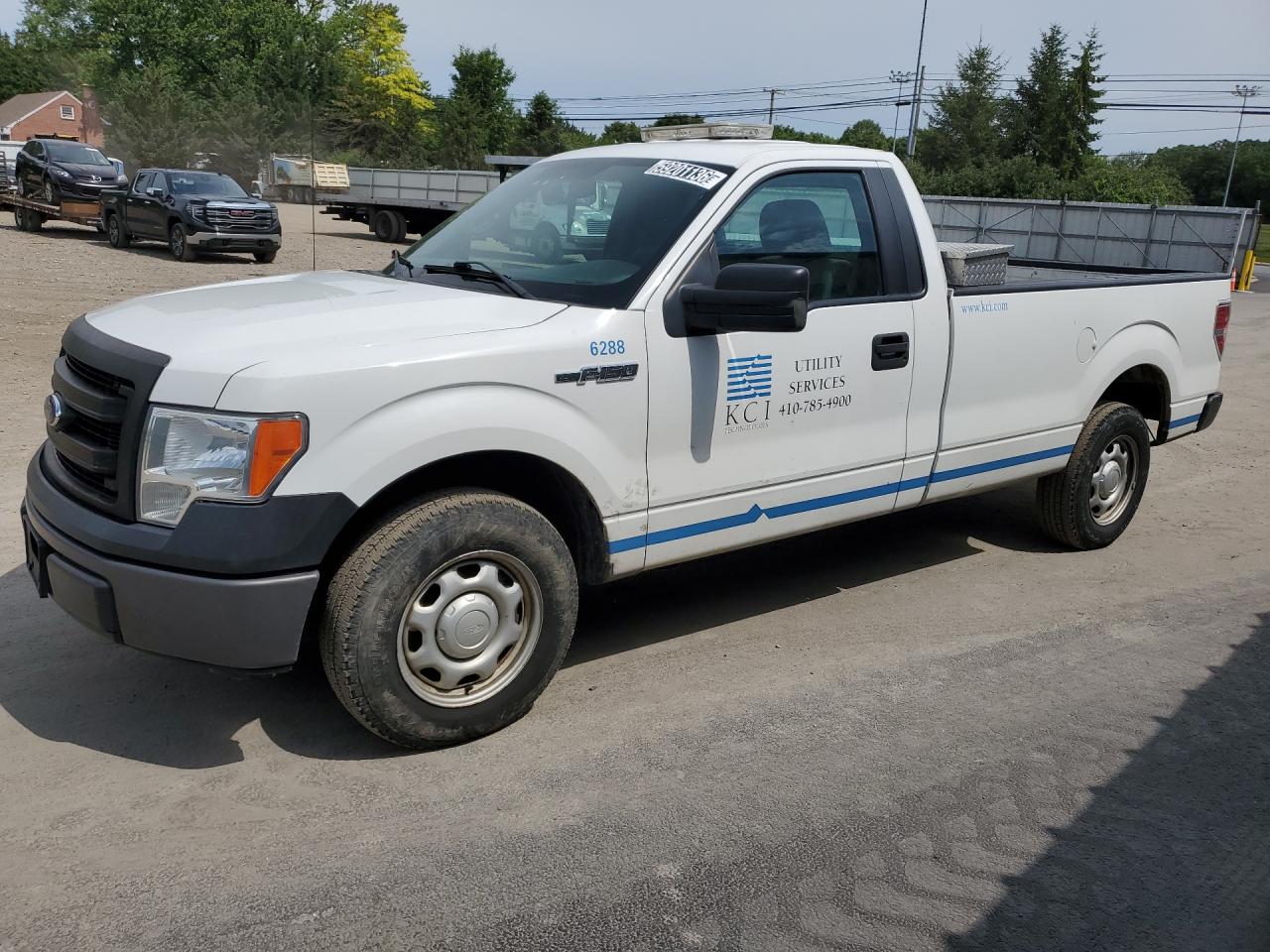 2013 Ford F150 Белый vin: 1FTMF1CM3DKE14761 Damage: Left Front Door, Dent(S) W/ Paint Dmg, 2 To 3 Inches