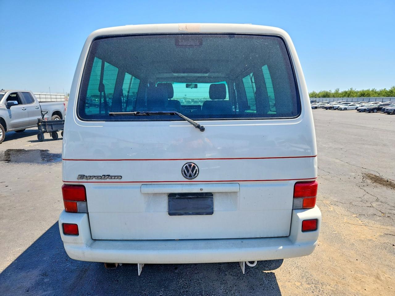 2002 Volkswagen Eurovan Gls White vin: WV2KB47082H066379