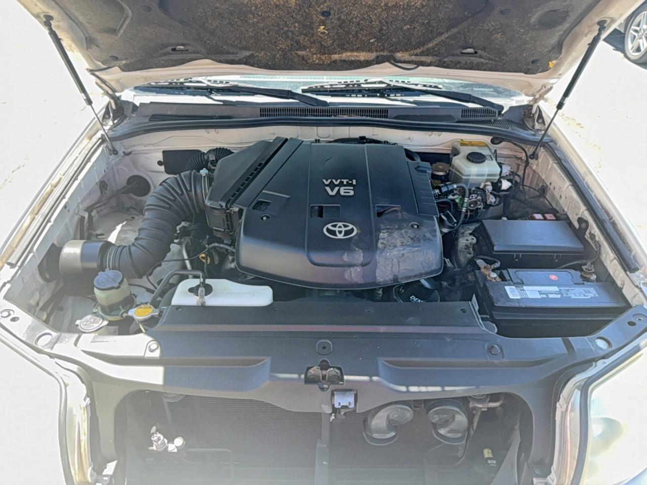2004 Toyota 4runner Sr5 White vin: JTEZU14R048013697