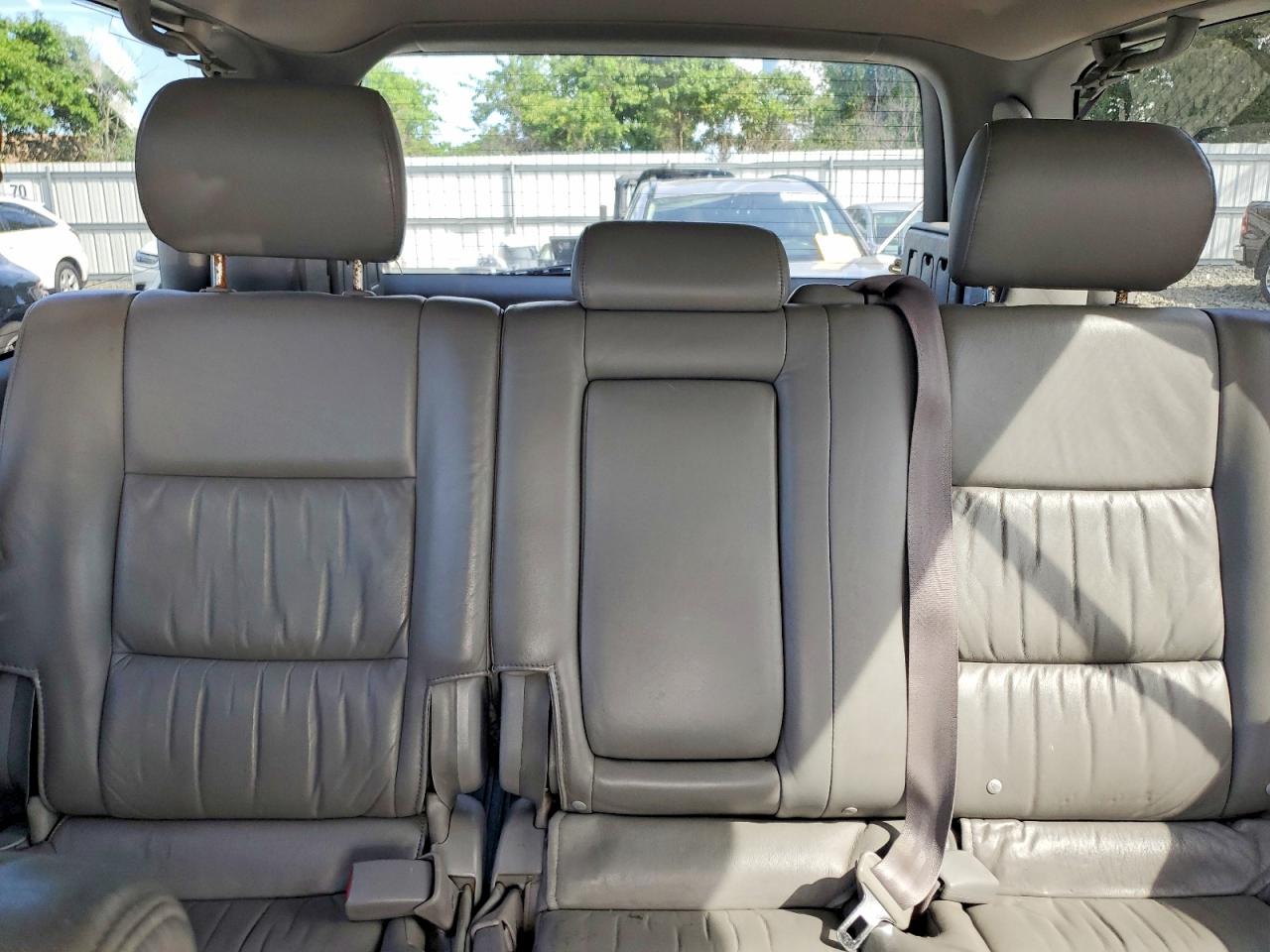 2007 Toyota Land Cruiser Base Silver vin: JTEHT05J472111639
