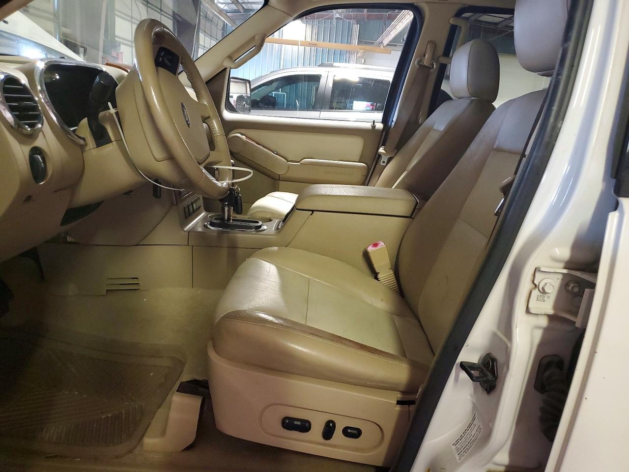 2008 Ford Explorer Eddie Bauer White vin: 1FMEU74EX8UA01164