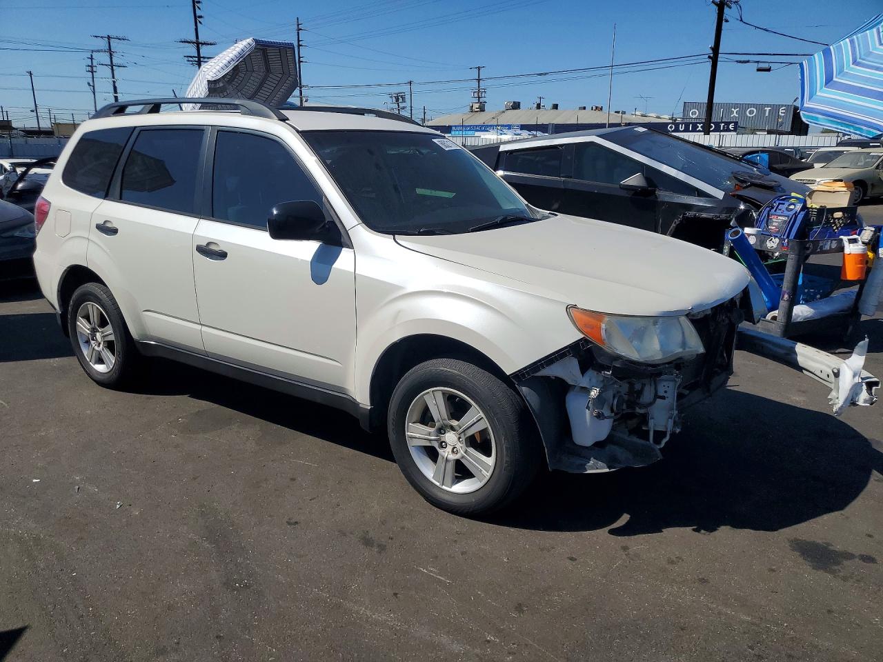 2013 Subaru Forester 2.5x White vin: JF2SHABC1DH432944