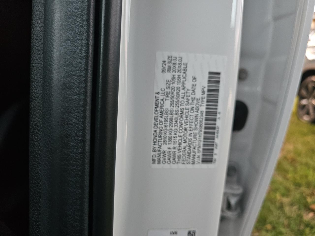 2025 Honda Pilot Touring White vin: 5FNYG1H79SB062345