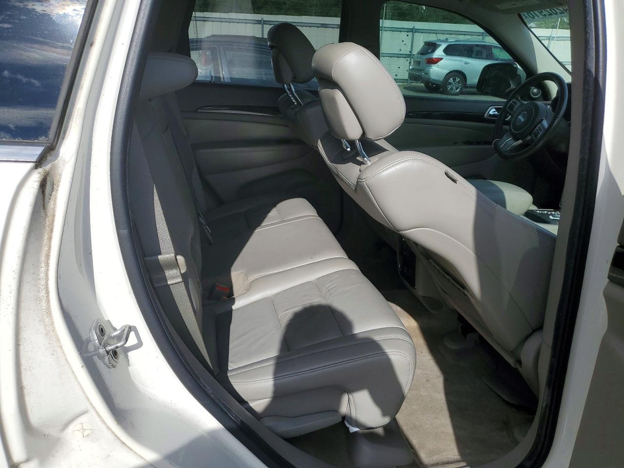 2011 Jeep Grand Cherokee Laredo White vin: 1J4RS4GG3BC508387