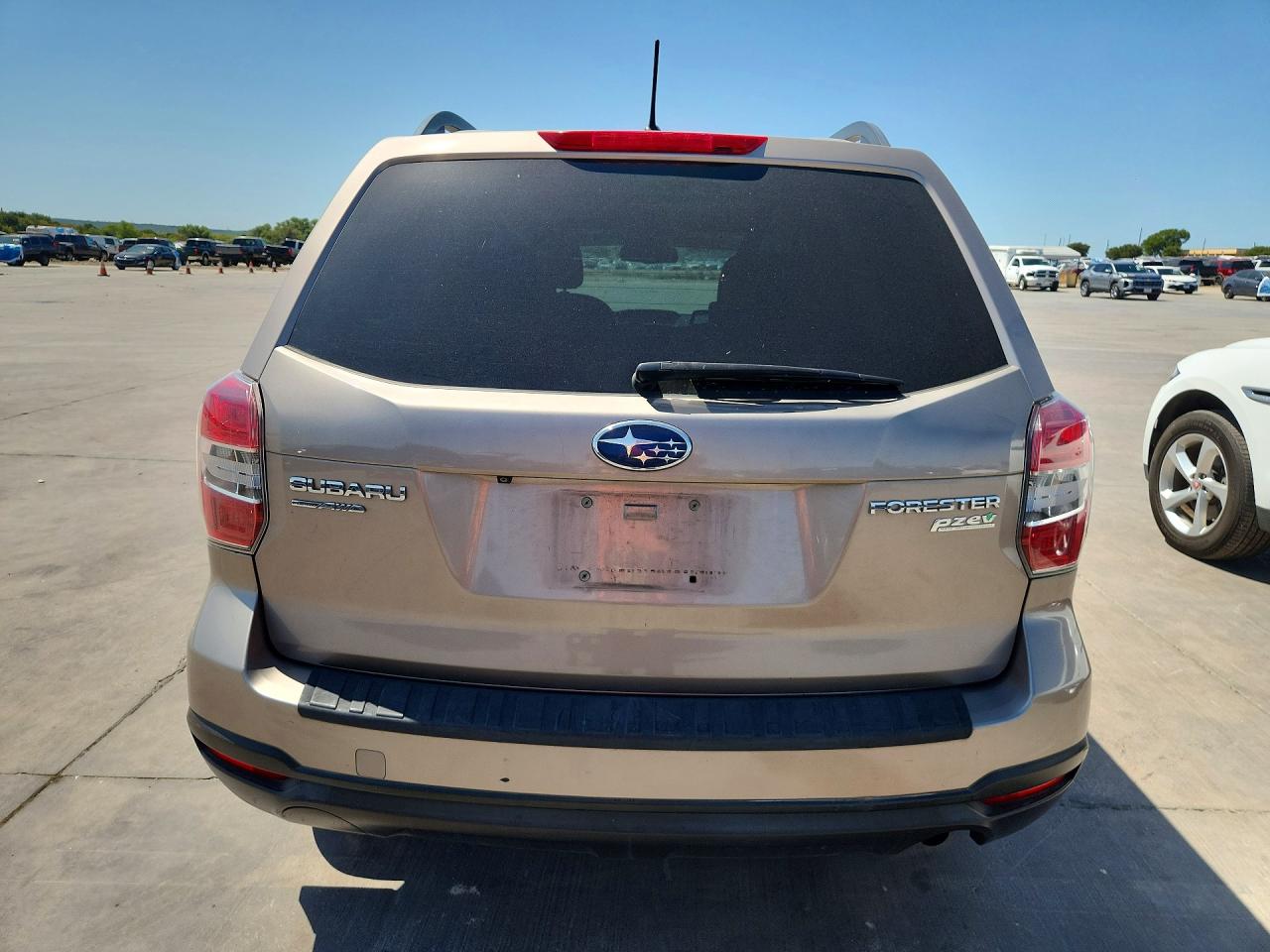 2015 Subaru Forester 2.5i Premium Tan vin: JF2SJADC0FH441865