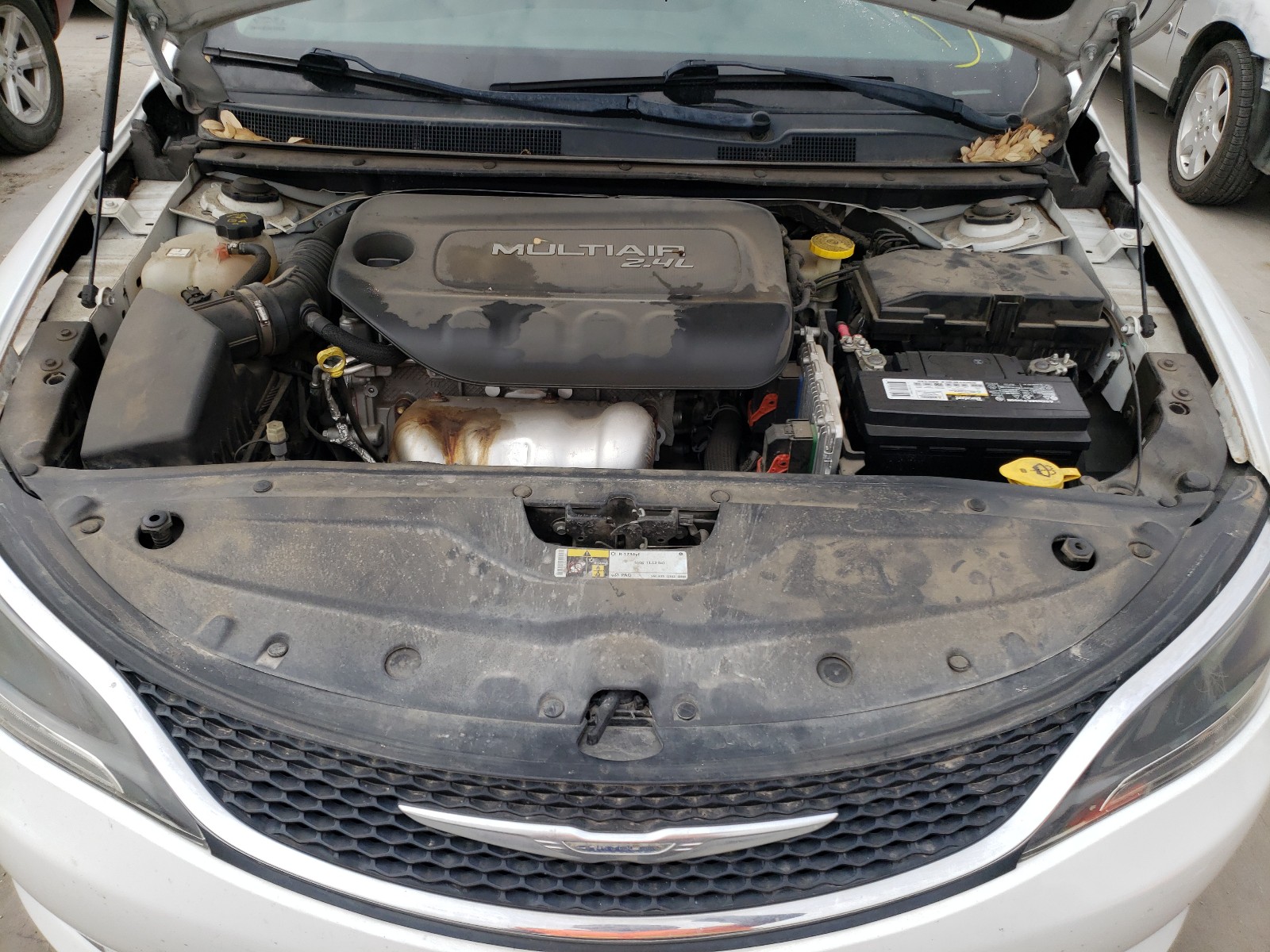 2015 Chrysler 200 Limited White vin: 1C3CCCAB8FN592124