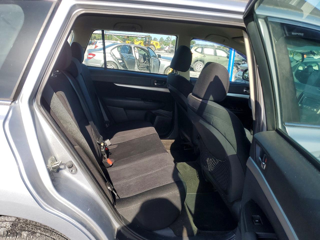 2014 Subaru Outback 2.5i Silver vin: 4S4BRBAC1E3307486