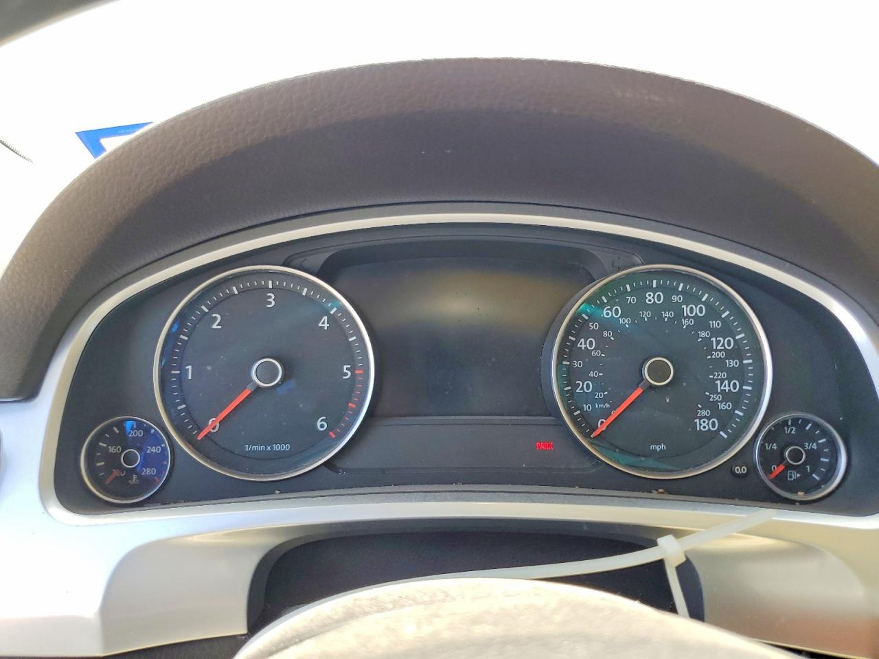 2012 Volkswagen Touareg V6 Tdi White vin: WVGFK9BPXCD005038