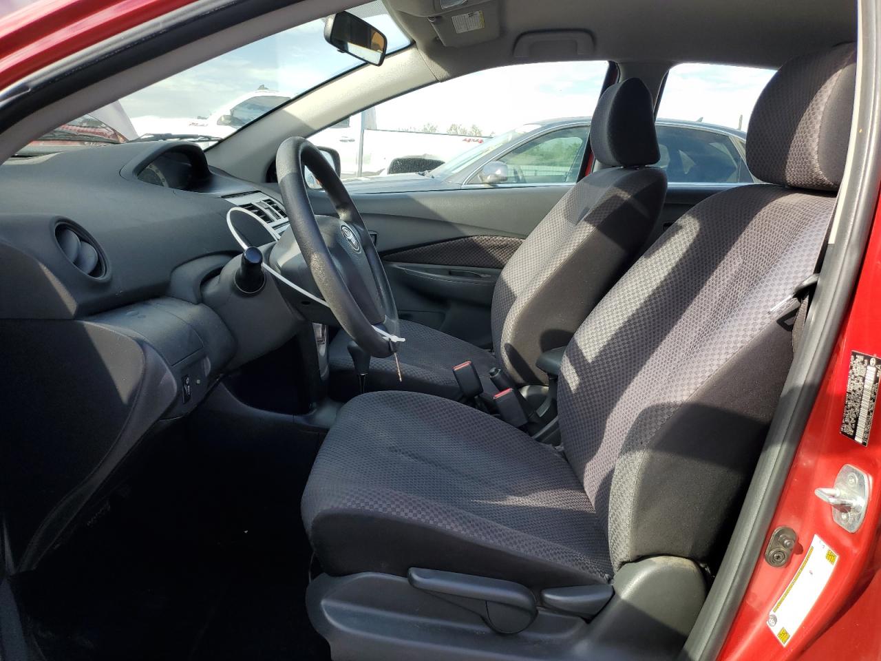 2008 Toyota Yaris Красный vin: JTDBT923181234214