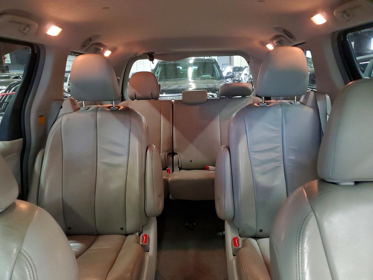 2013 Toyota Sienna Xle 7-passenger Silver vin: 5TDDK3DC6DS053919