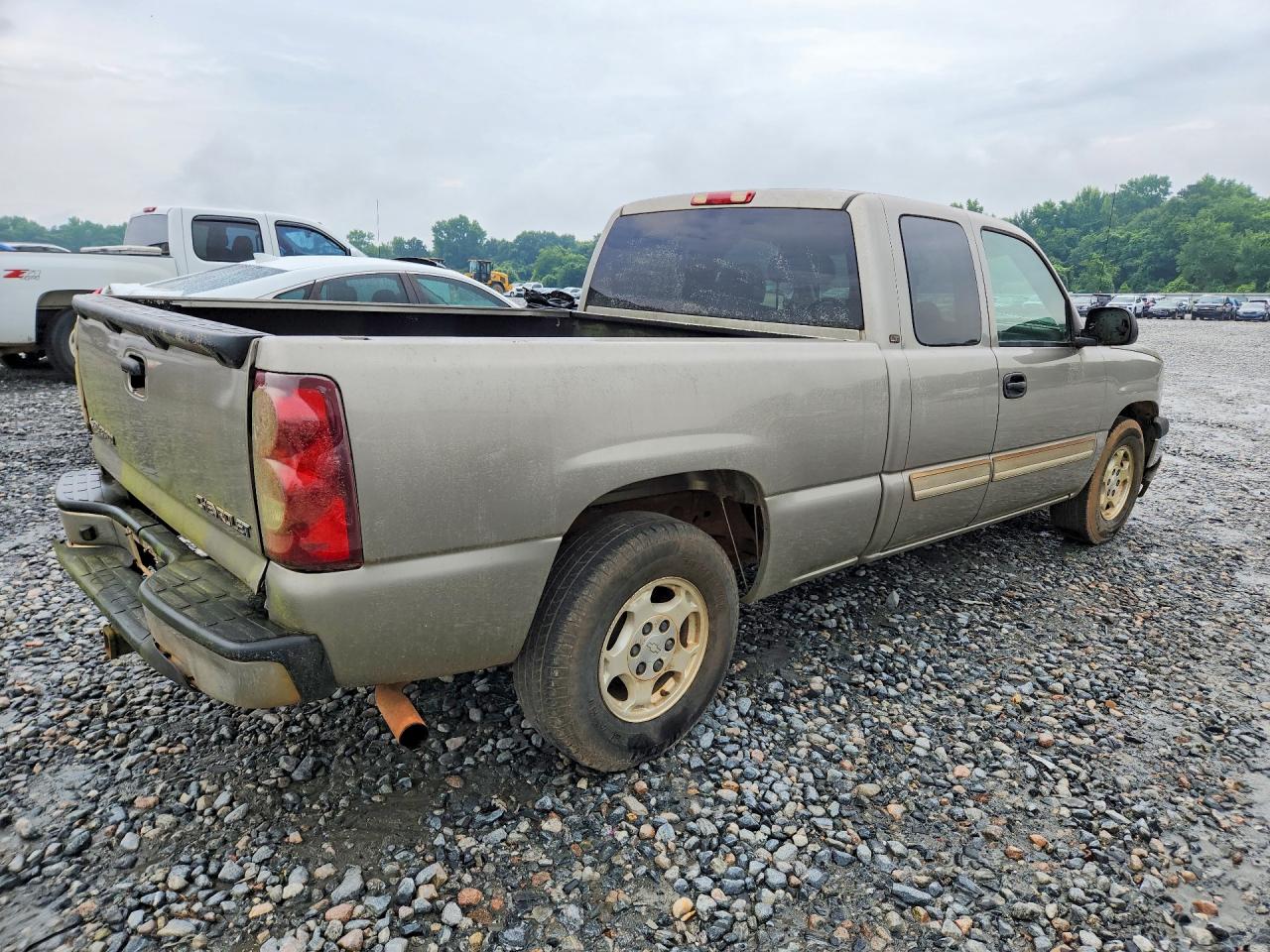 2003 Chevrolet Silverado C1500 Silver vin: 2GCEC19T431353799