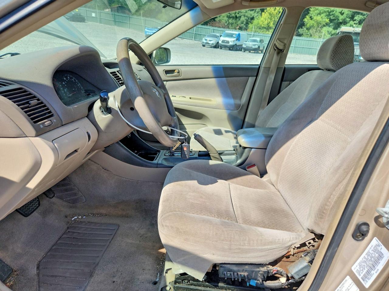 2003 Toyota Camry Le Gold vin: 4T1BE32KX3U190201